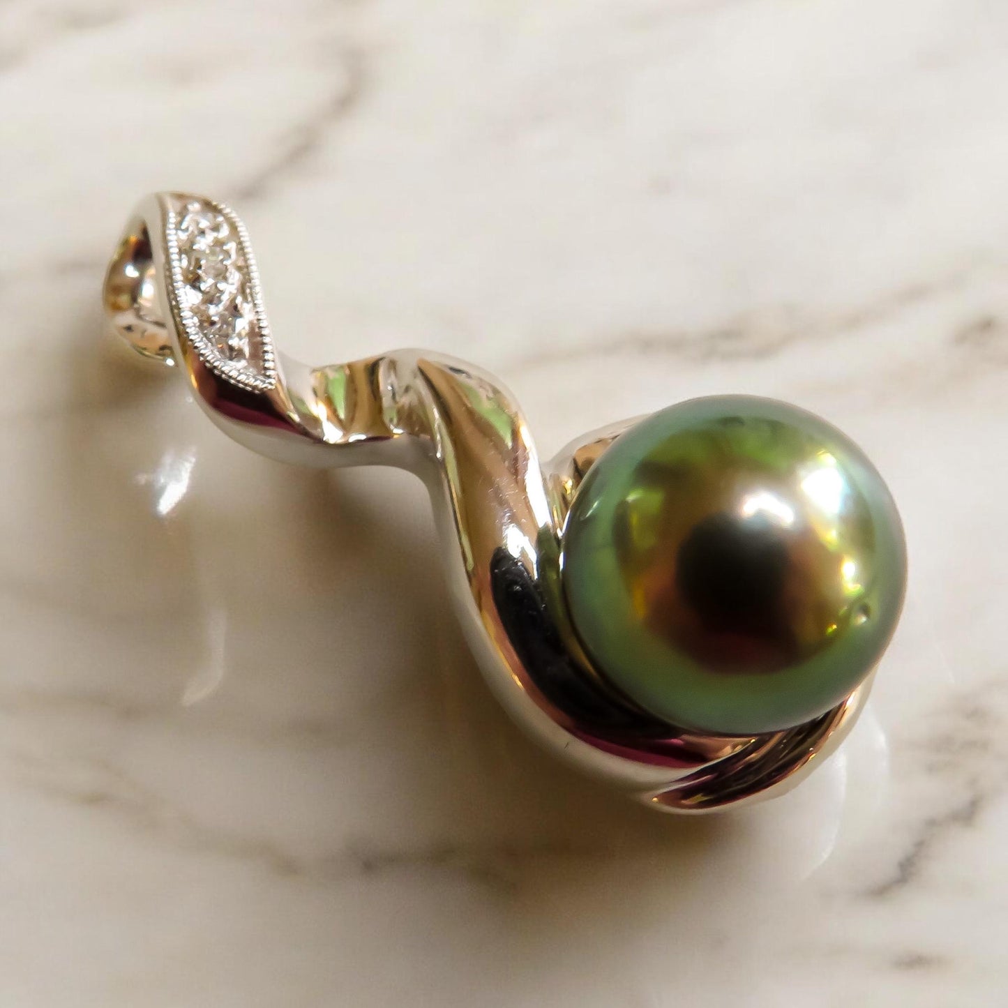 Pearl Pendant with Diamond and 18K White Gold