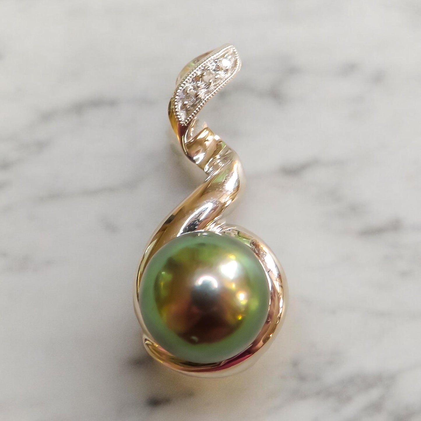 Pearl Pendant with Diamond and 18K White Gold