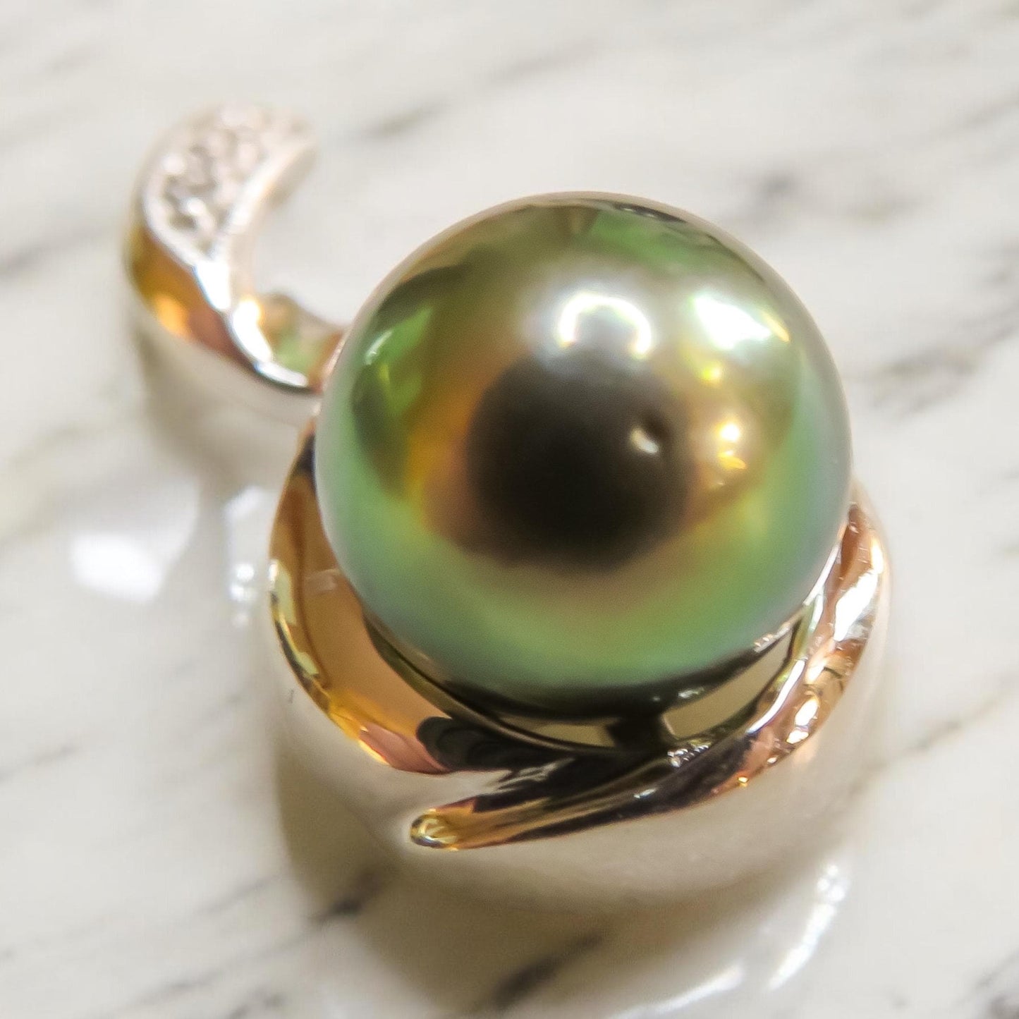 Pearl Pendant with Diamond and 18K White Gold