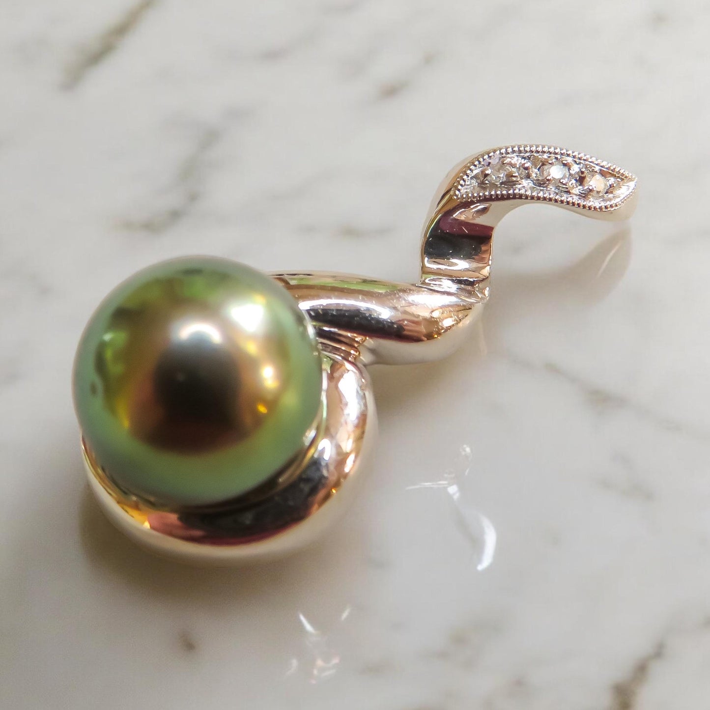 Pearl Pendant with Diamond and 18K White Gold