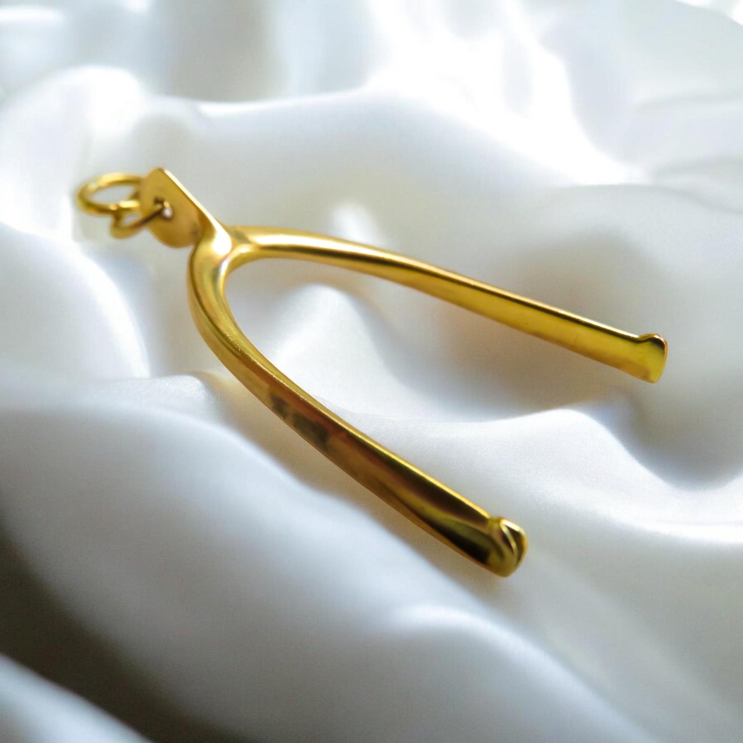 Wishbone Pendant in 15K Yellow Gold Vintage