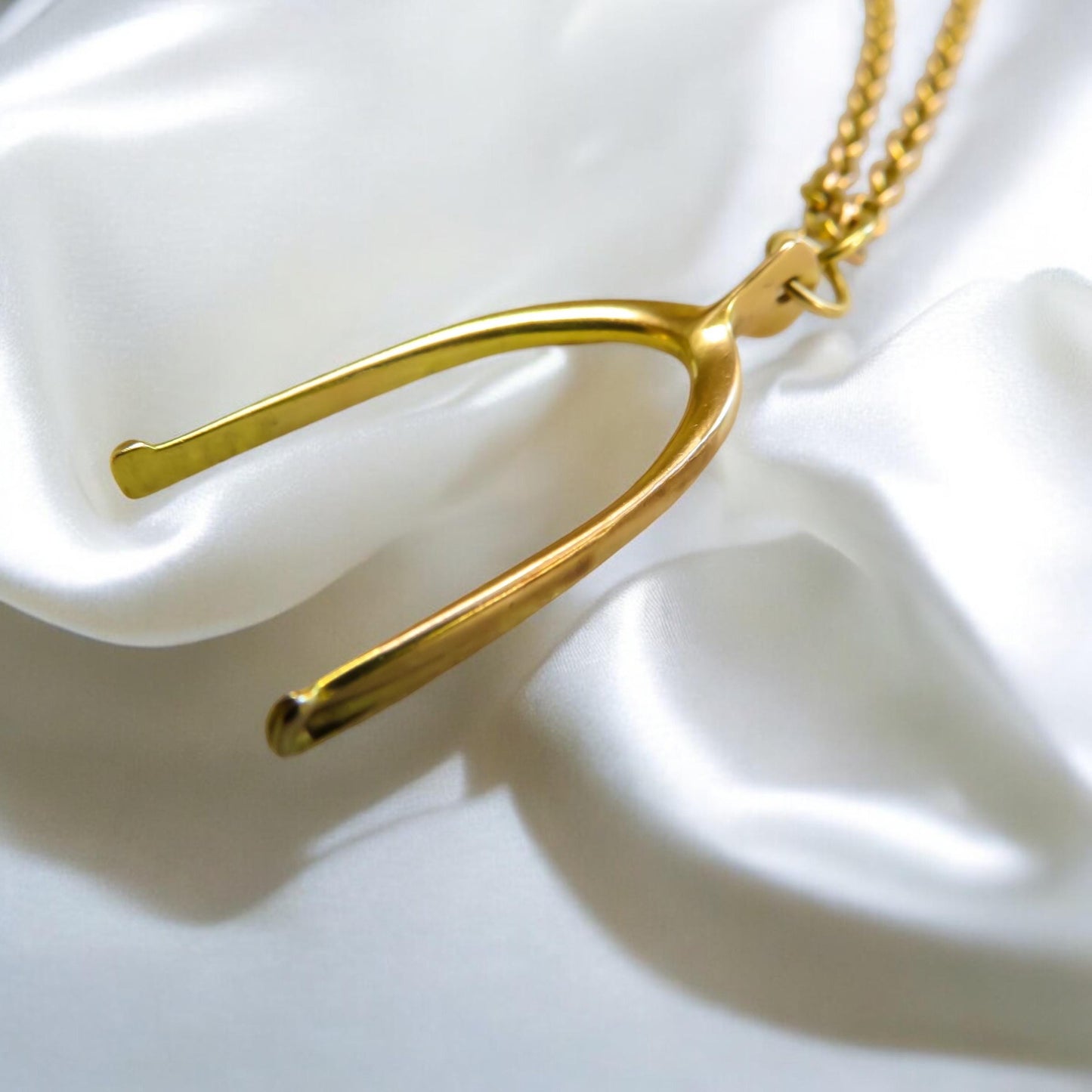 Wishbone Pendant in 15K Yellow Gold Vintage