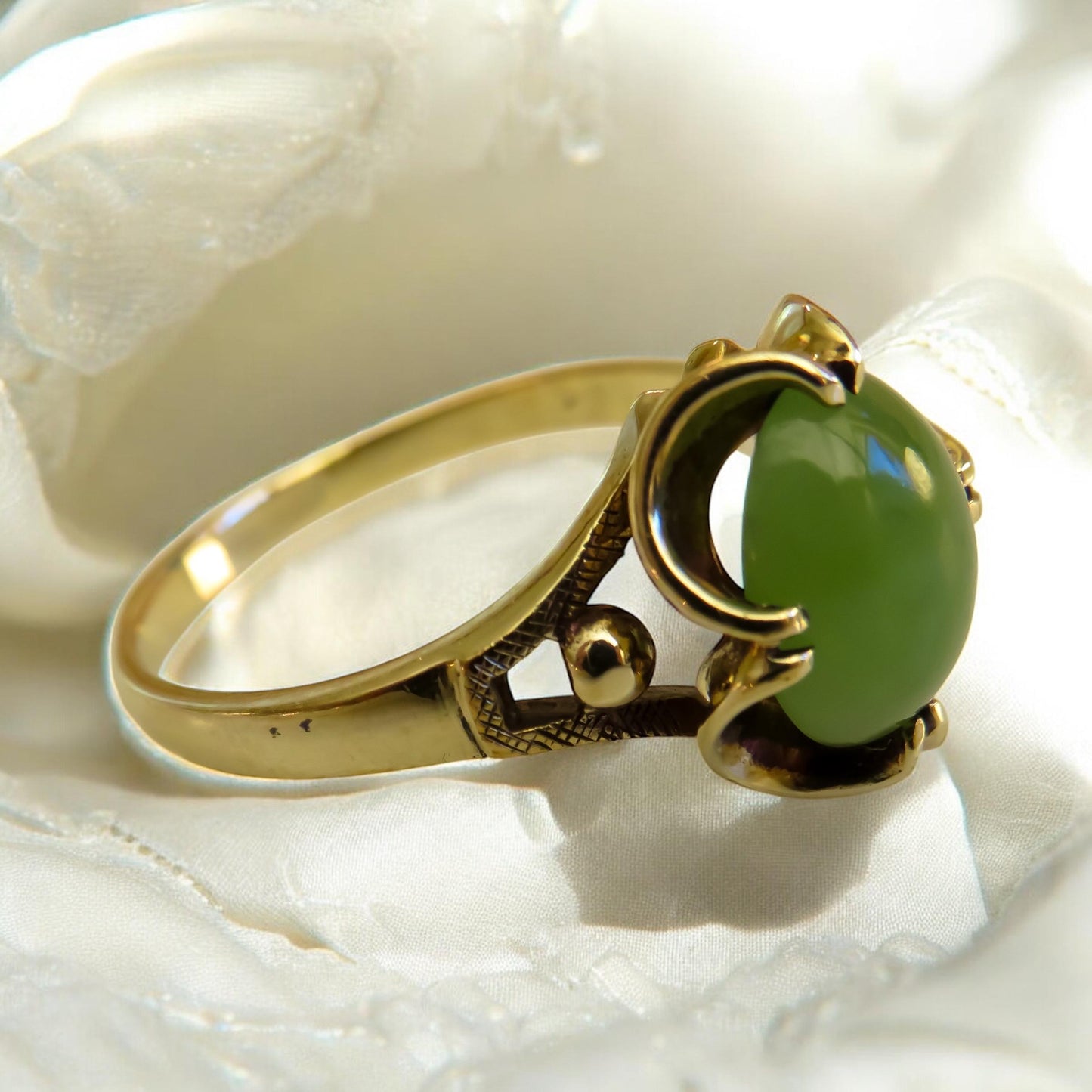 Victorian Jade Ring | Size 8 | 10K Gold | Antique Green Jade Cabochon Ring | Ornate Filigree Setting | Heirloom Jewelry