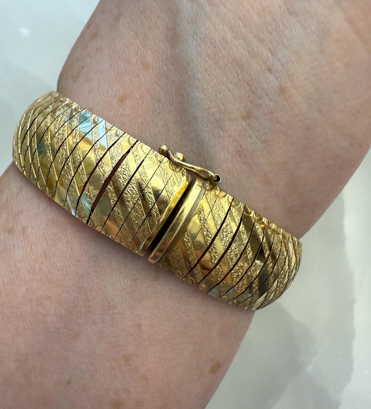 14K Gold Estate Bracelet Bold Vintage Design