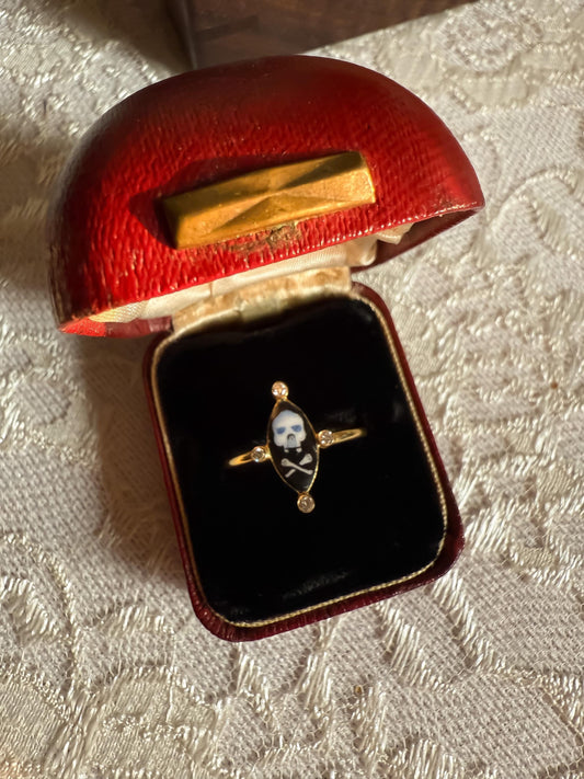 Estate 18K Holly Dyment Skull & Crossbones Ring with Natural Diamonds  Size 8
