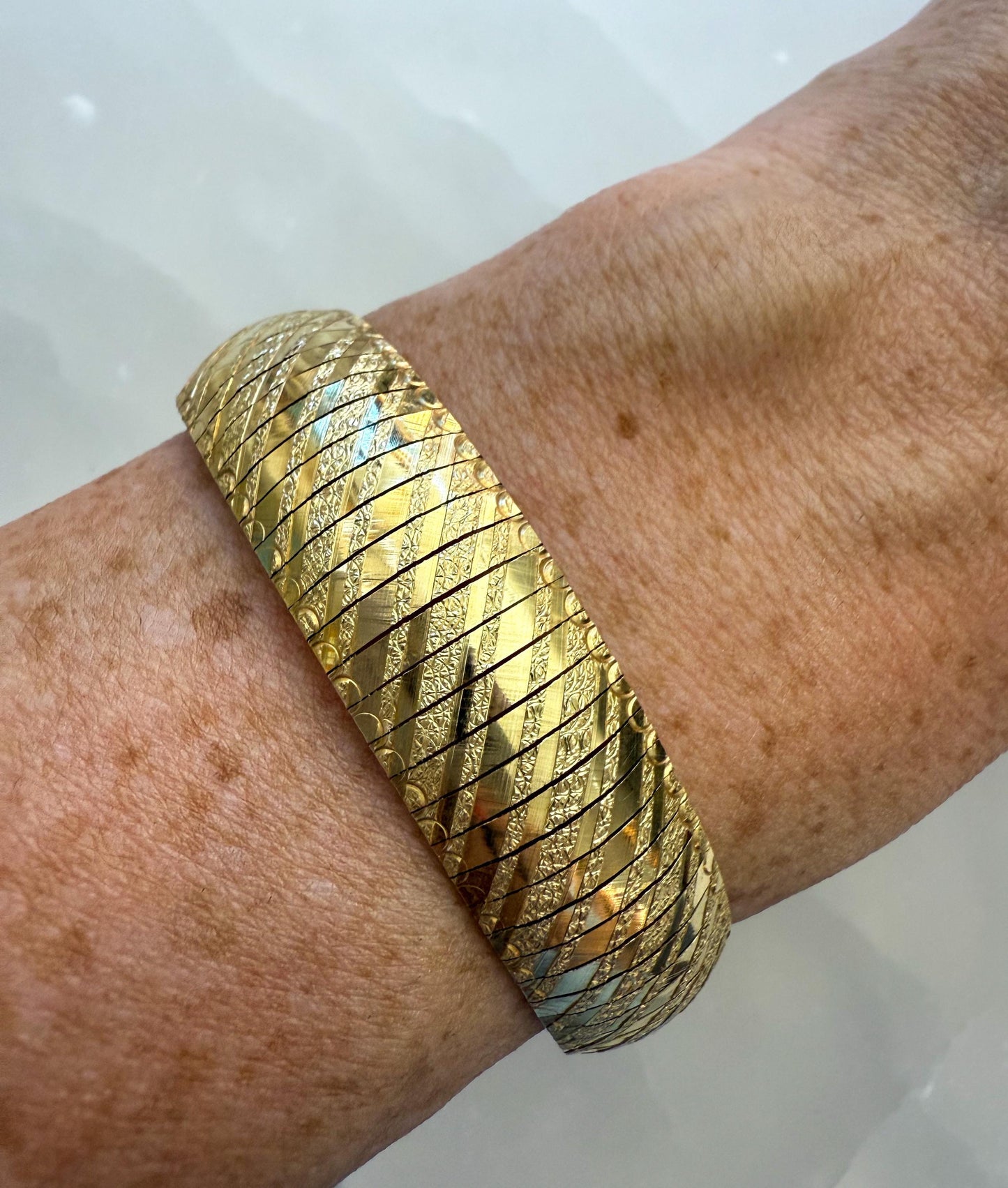 14K Gold Estate Bracelet Bold Vintage Design