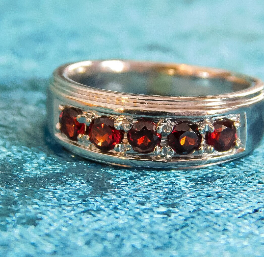 Mens 14K White Gold Garnet Band