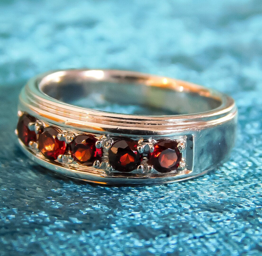Mens 14K White Gold Garnet Band