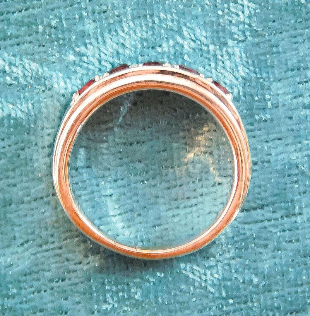 Mens 14K White Gold Garnet Band