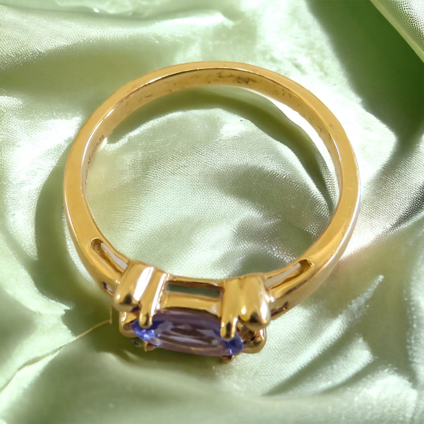Vintage Estate Tanzanite Ring in 14K Yellow Gold