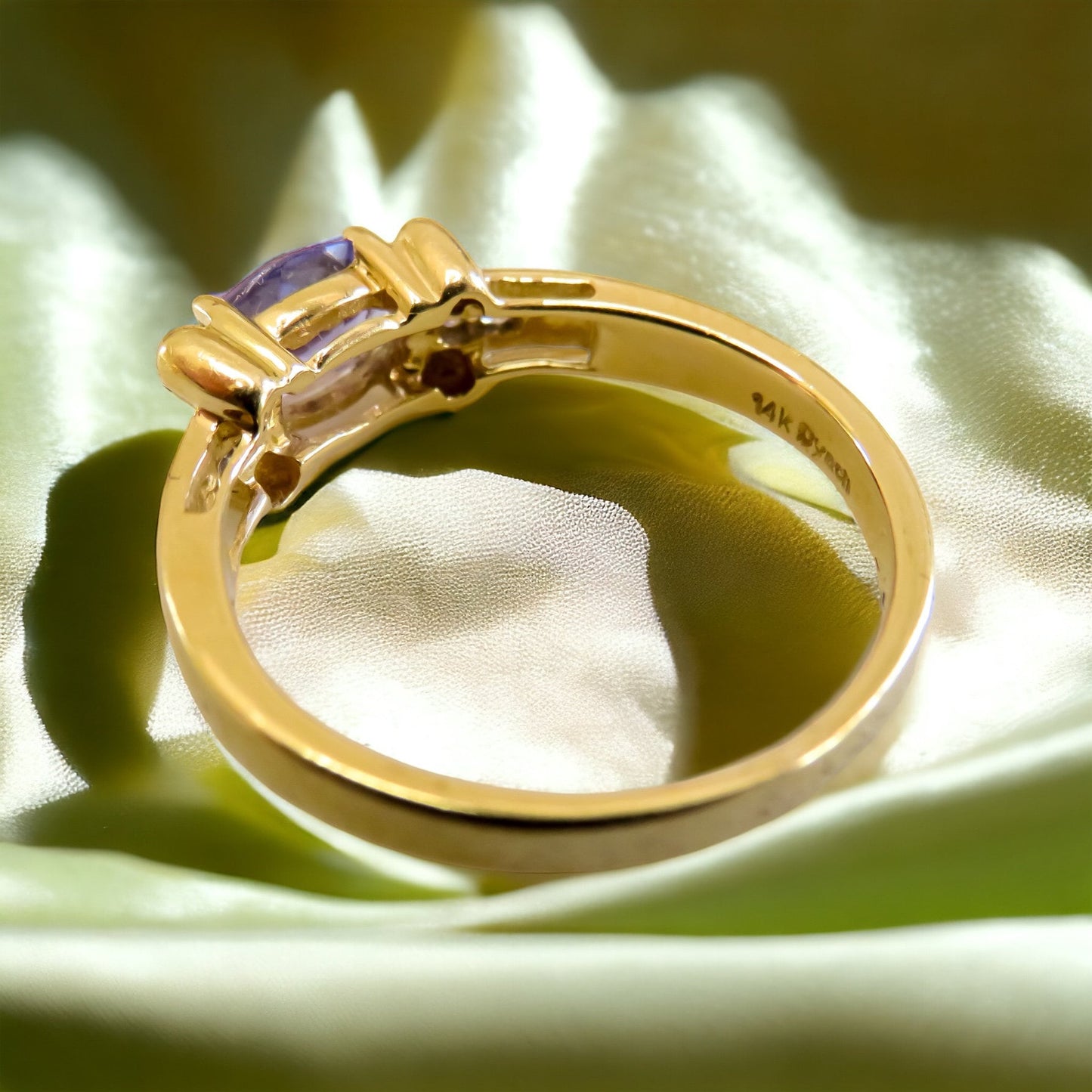 Vintage Estate Tanzanite Ring in 14K Yellow Gold