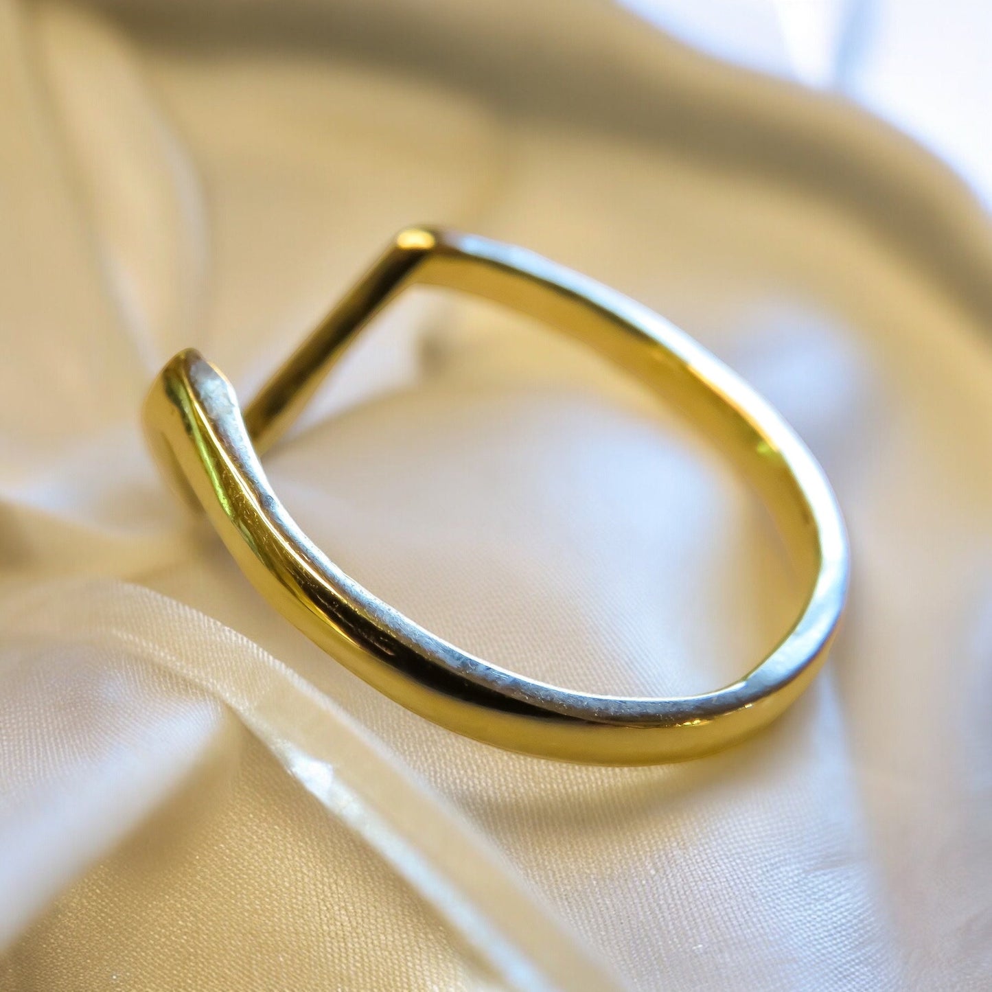 14K Yellow Gold Chevron Band