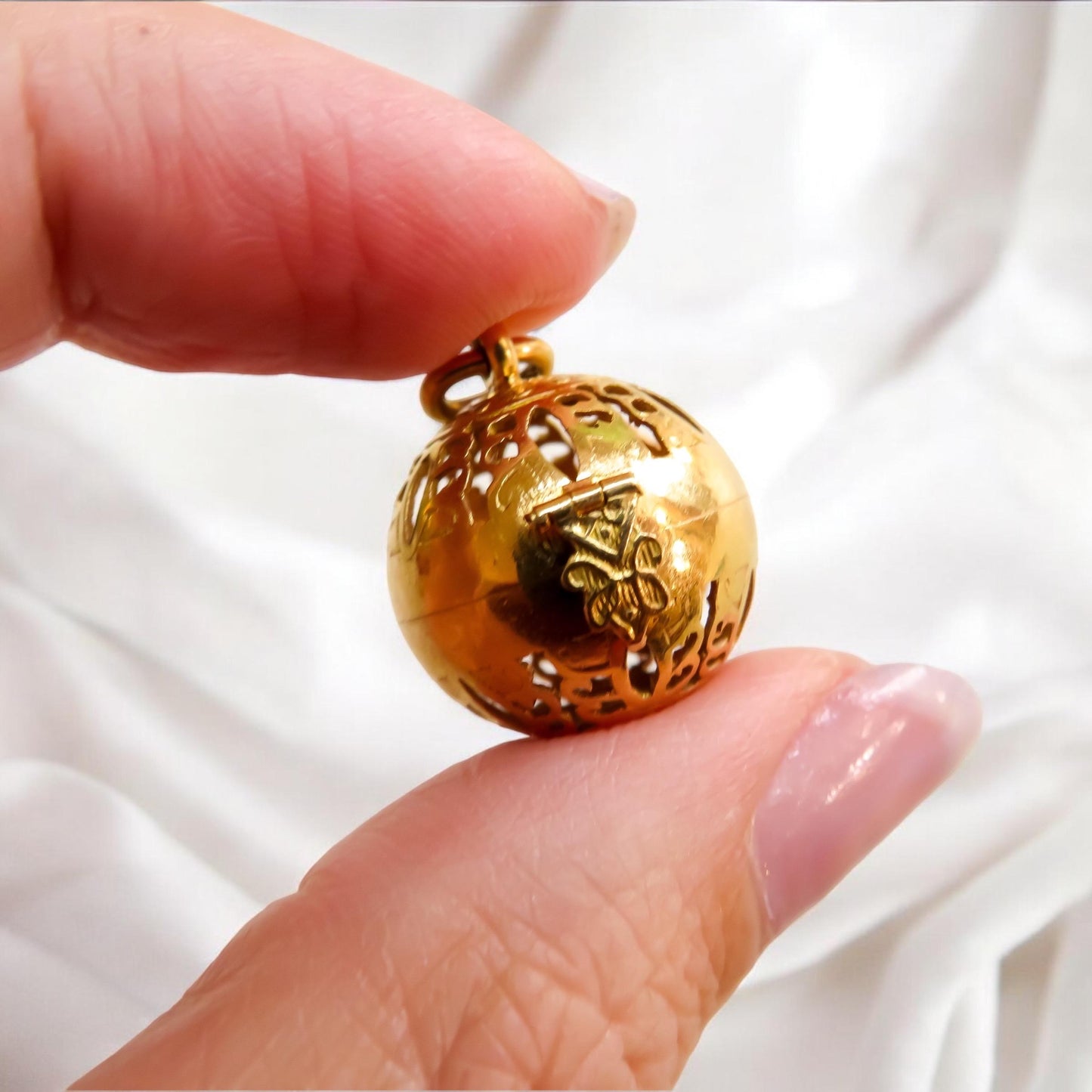 Antique 18K Gold Openwork Sphere Locket