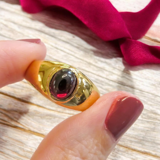 Antique Garnet Cabachon Ring in 18K Yellow Gold