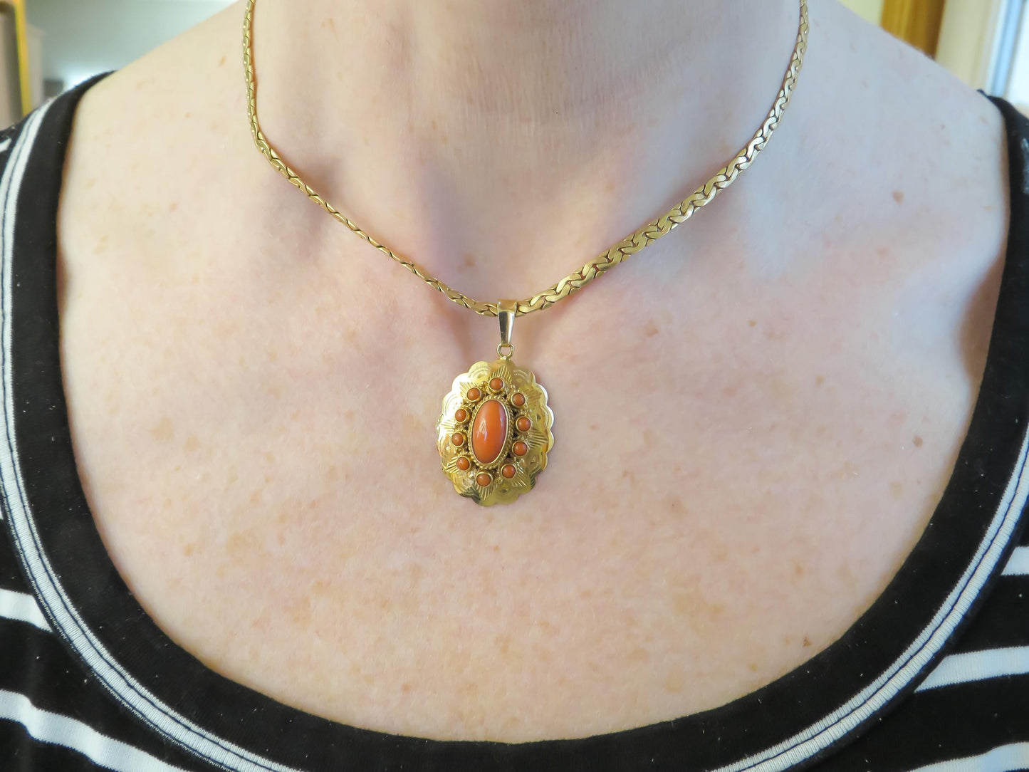 18K Yellow Gold and Coral Antique Pendant