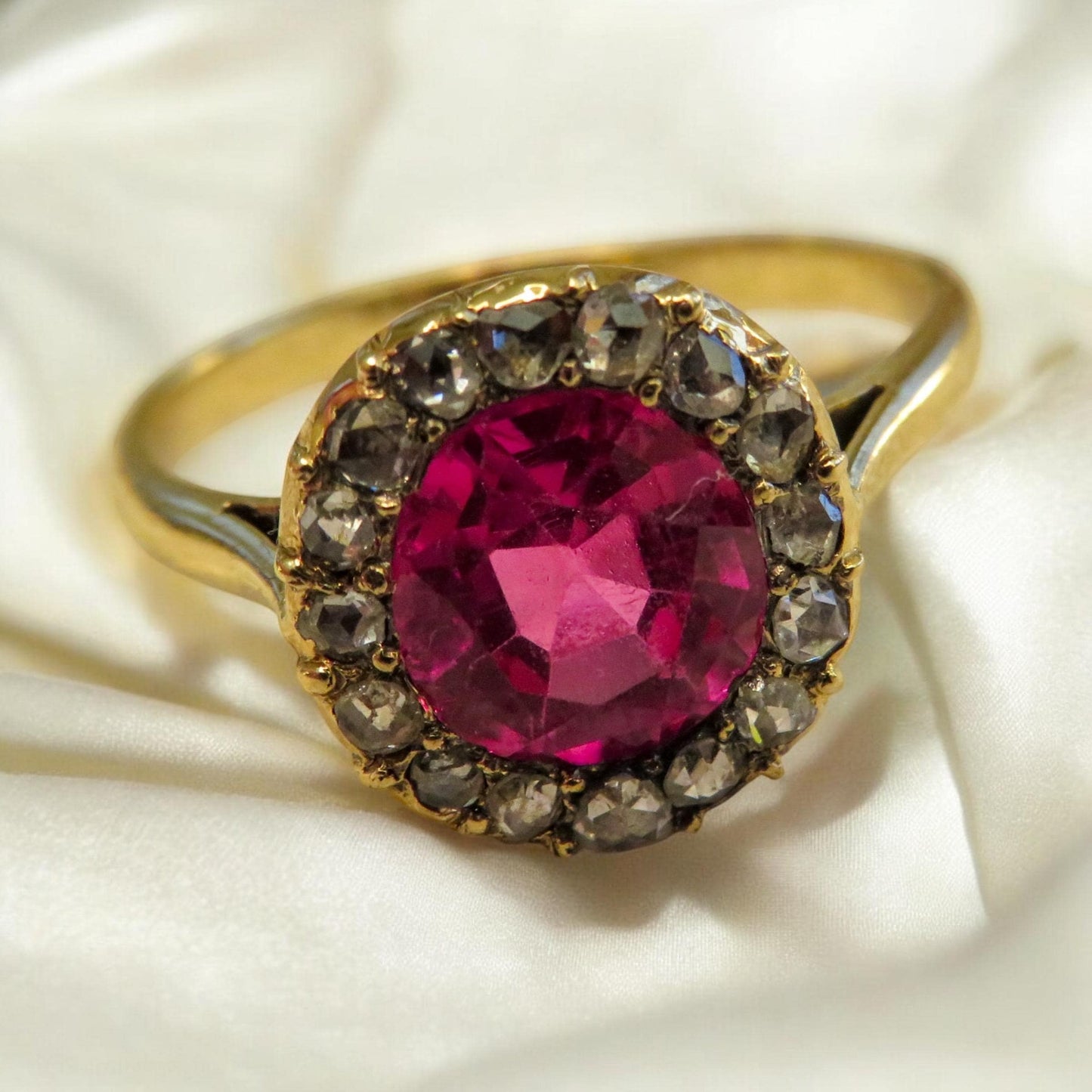 Antique Ruby and Rose Cut Diamond Ring in 18K Gold