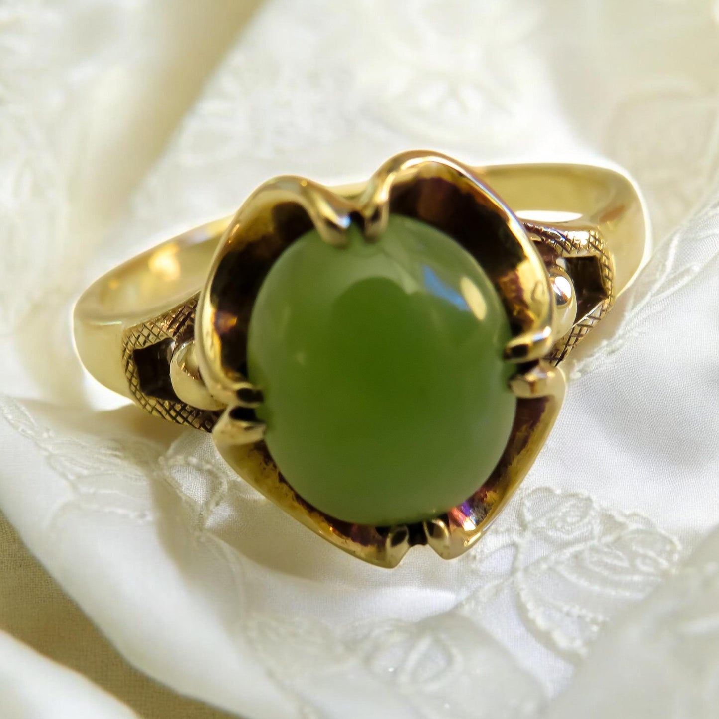 Victorian Jade Ring | Size 8 | 10K Gold | Antique Green Jade Cabochon Ring | Ornate Filigree Setting | Heirloom Jewelry