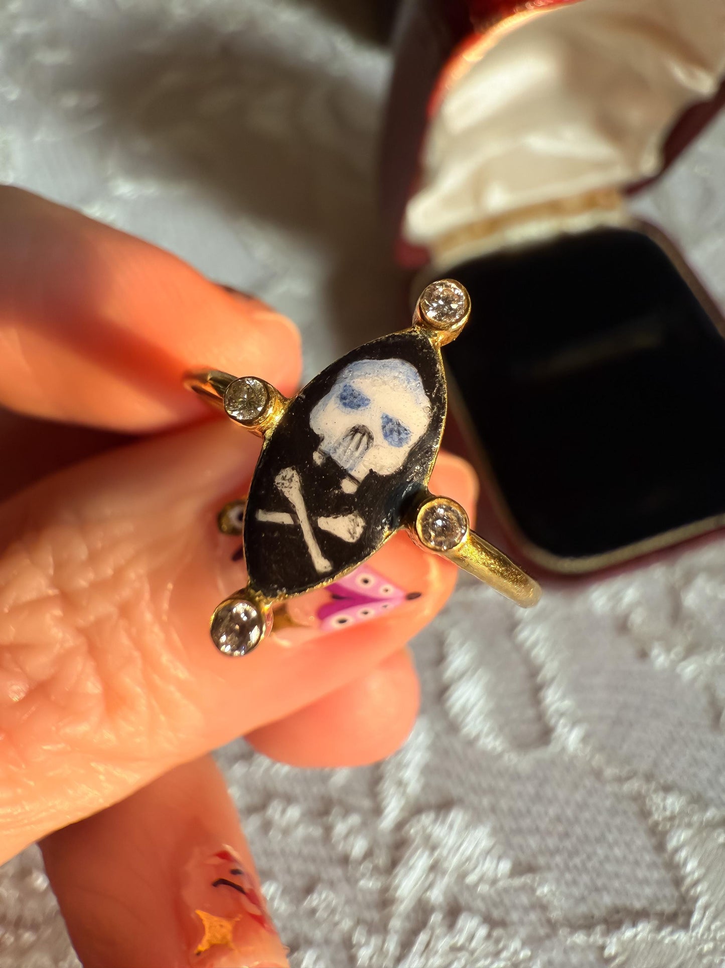 Estate 18K Holly Dyment Skull & Crossbones Ring with Natural Diamonds  Size 8