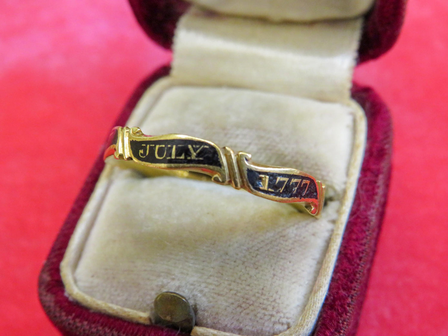 Antique 18K Mourning Ring  Dated 1777  Size 9  3.48g