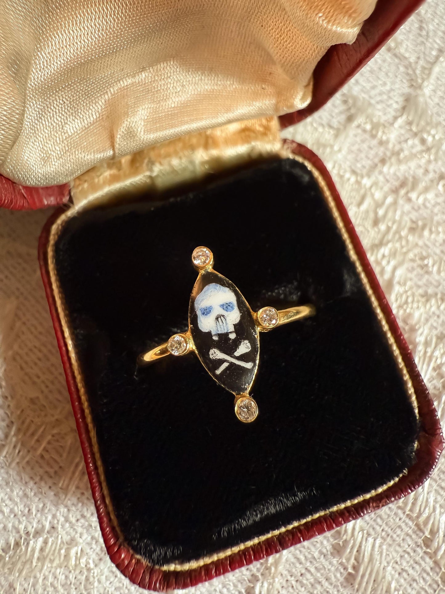 Estate 18K Holly Dyment Skull & Crossbones Ring with Natural Diamonds  Size 8