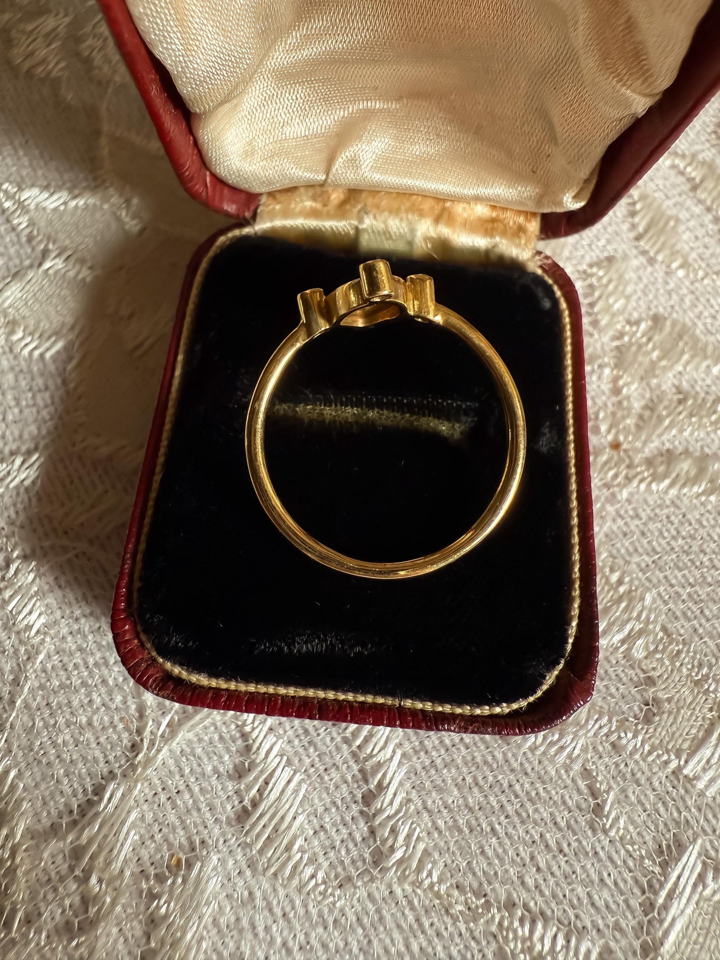Estate 18K Holly Dyment Skull & Crossbones Ring with Natural Diamonds  Size 8