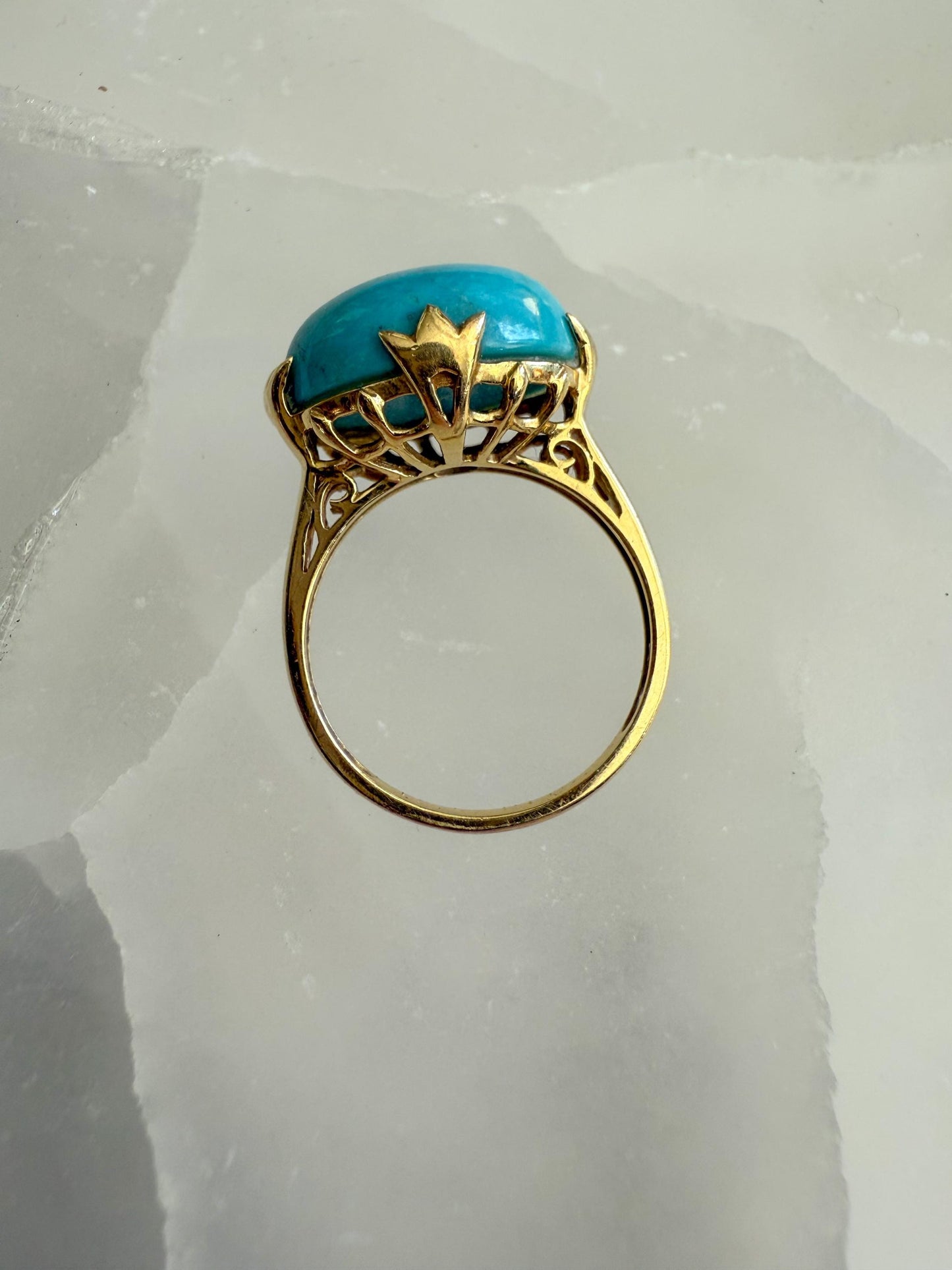 Vintage 14K Gold Oval Turquoise Cabochon Ring