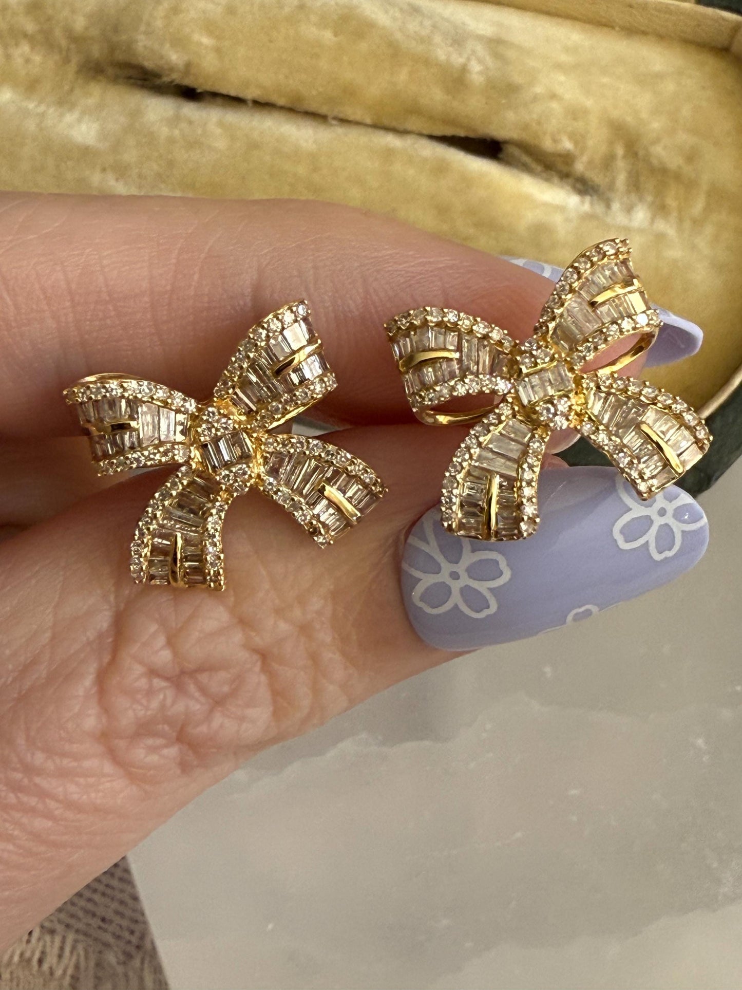 18K Yellow Gold Diamond Bow Earrings  1 Carat Total Weight