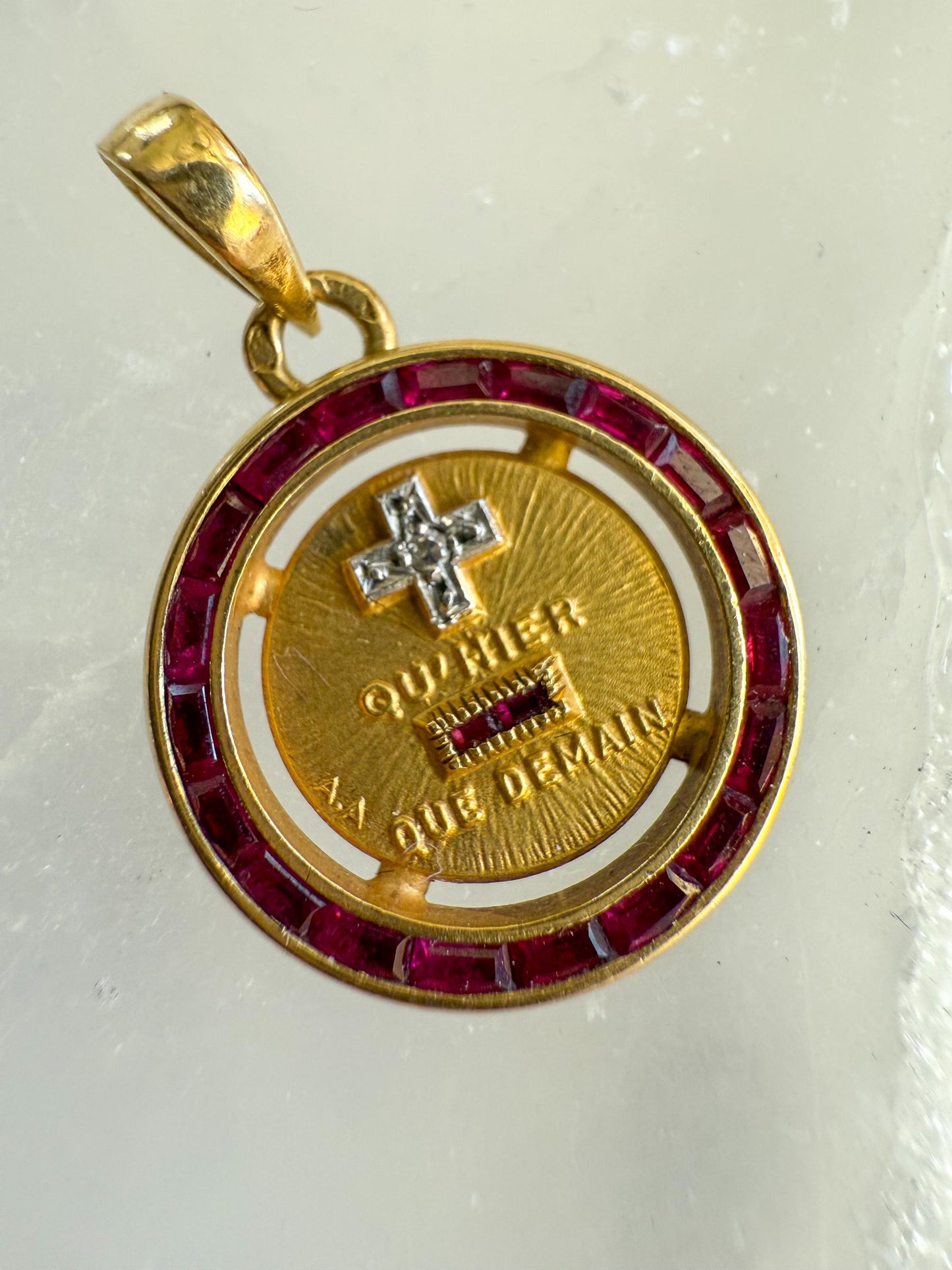 Augis Medal in 18K Yellow Gold