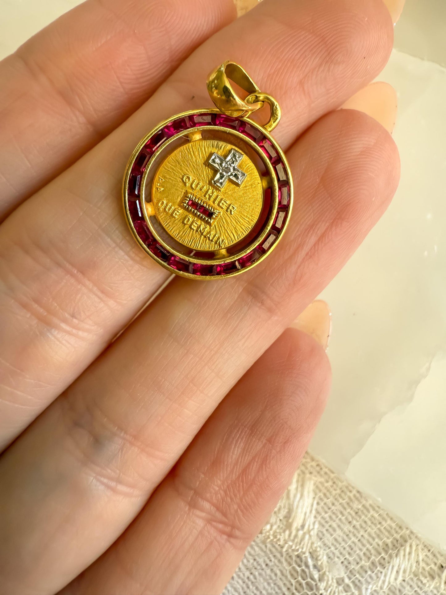 Augis Medal in 18K Yellow Gold