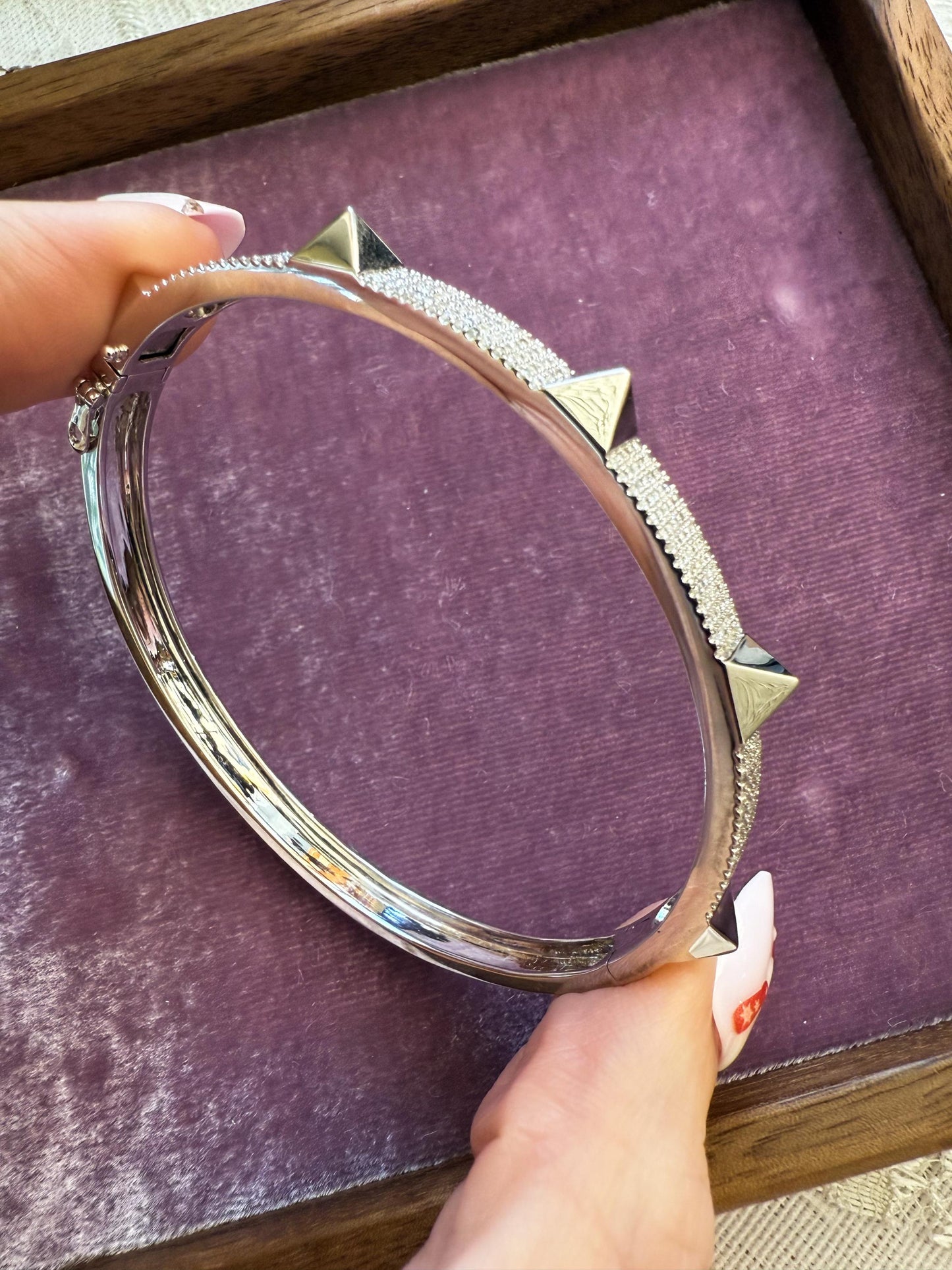 14K White Gold Studded Diamond Hinged Bangle