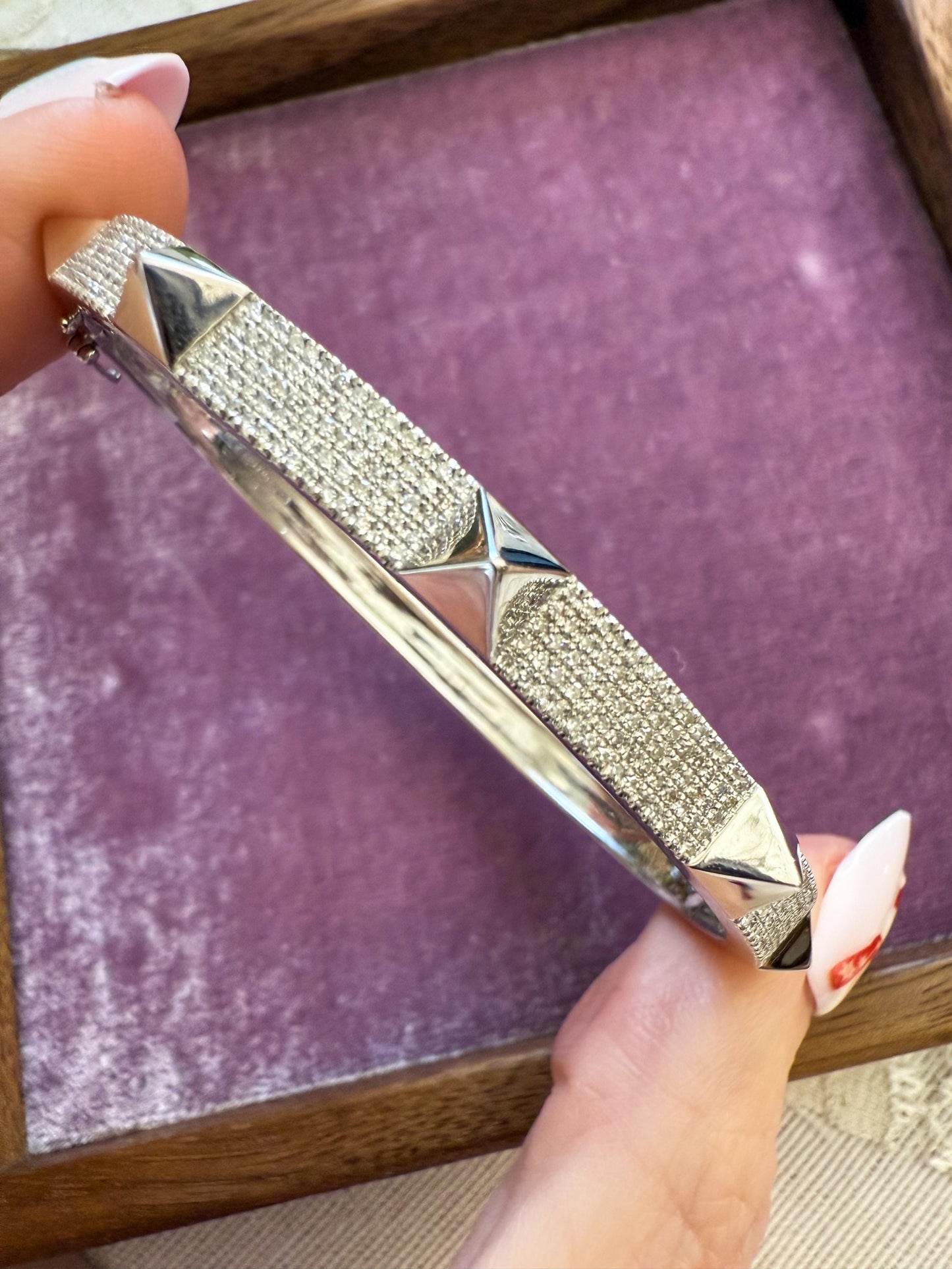 14K White Gold Studded Diamond Hinged Bangle