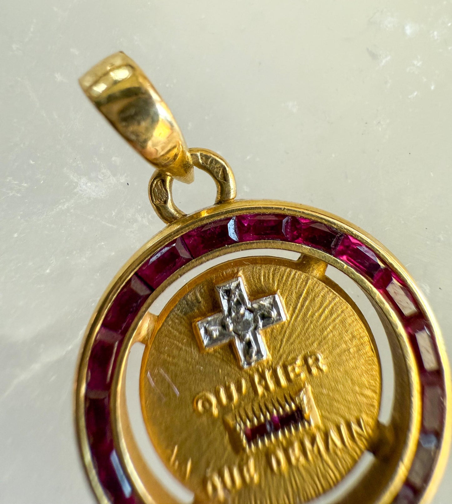 Augis Medal in 18K Yellow Gold
