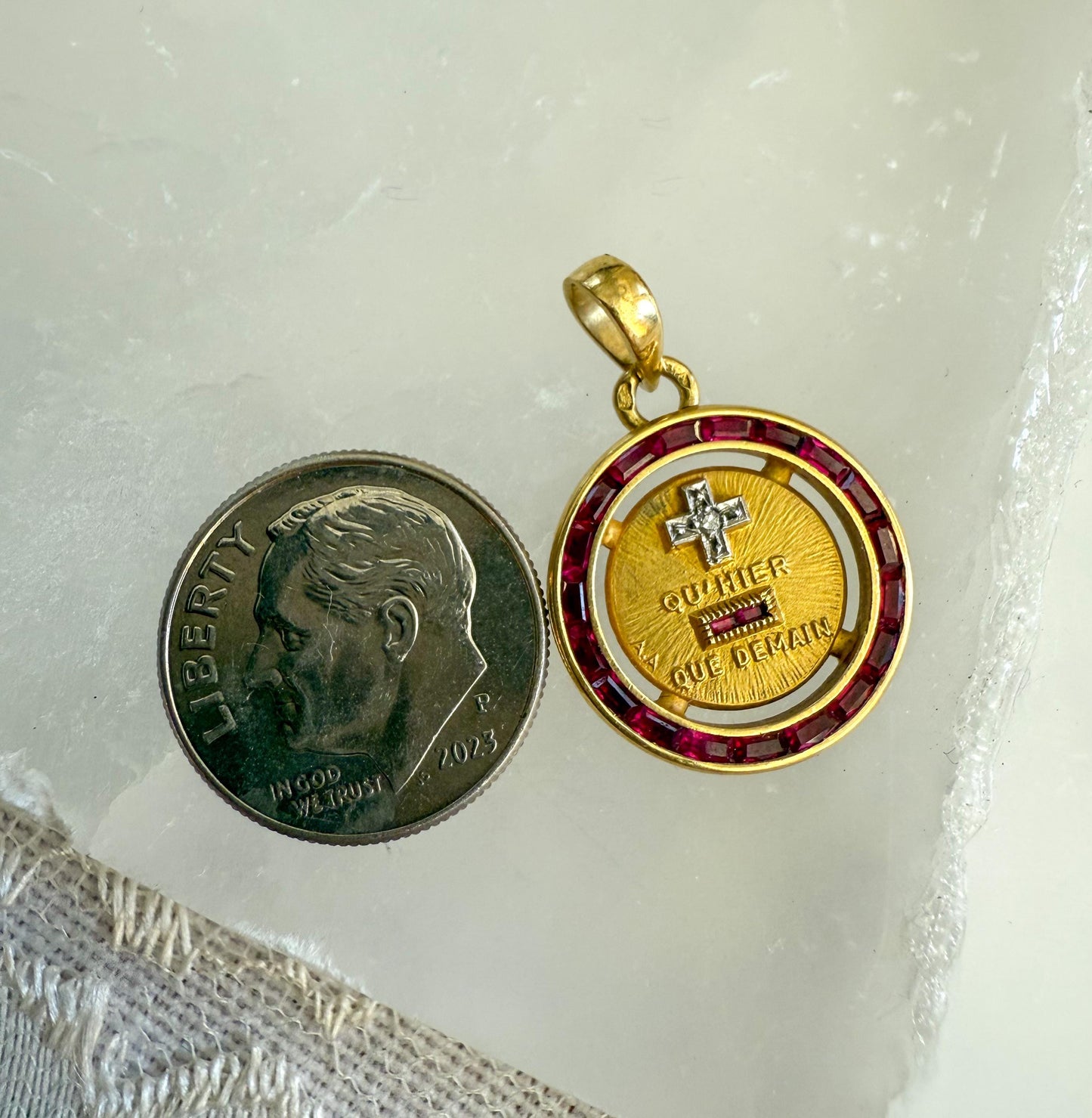 Augis Medal in 18K Yellow Gold