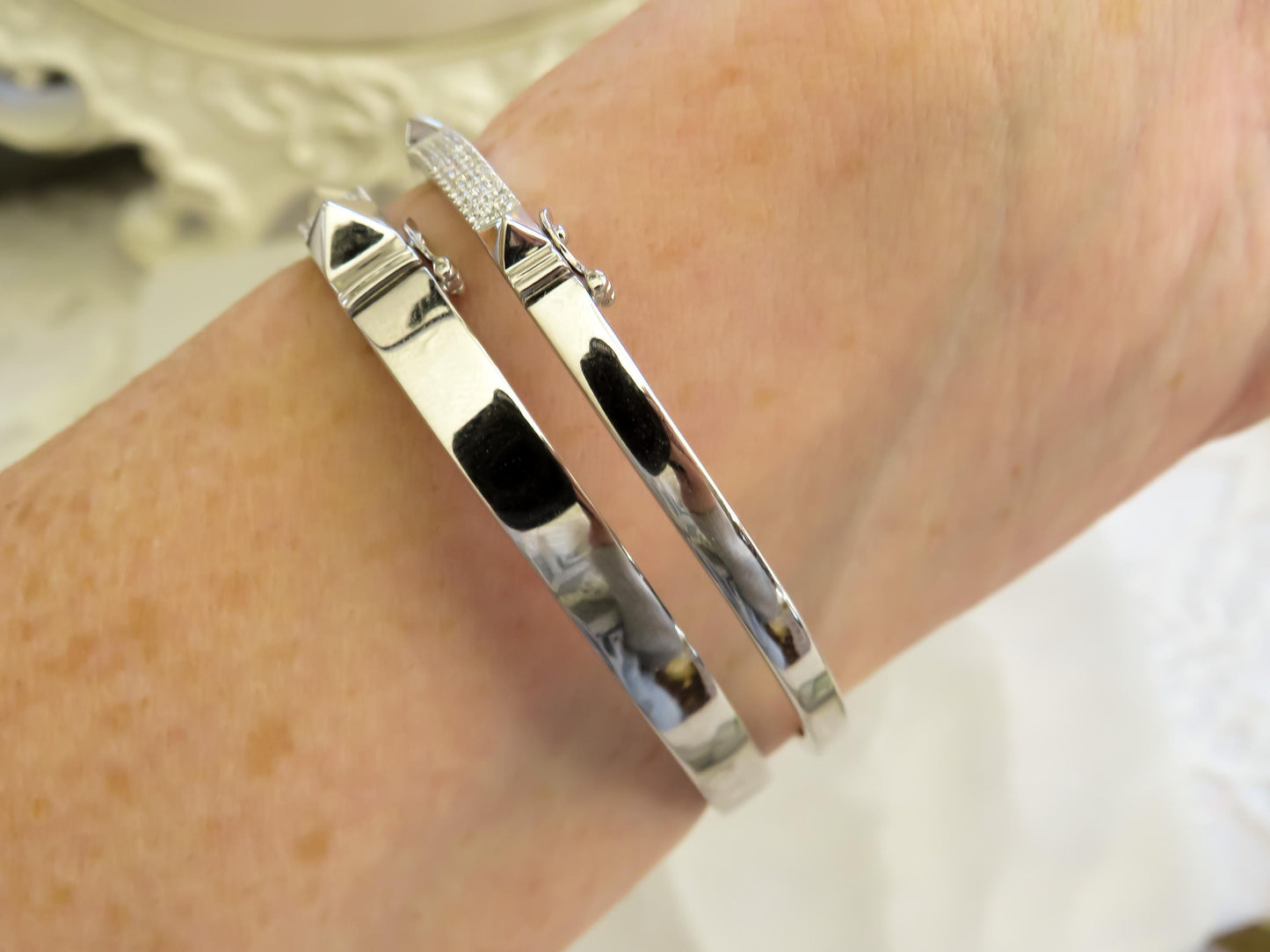 14K White Gold Studded Diamond Hinged Bangle