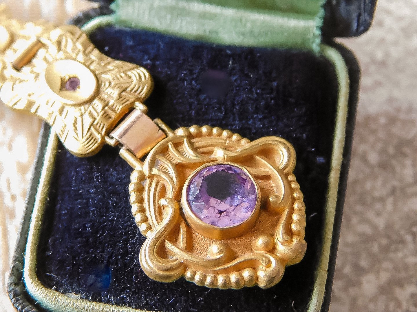 Victorian Bracelet with Dog Clip and Pin