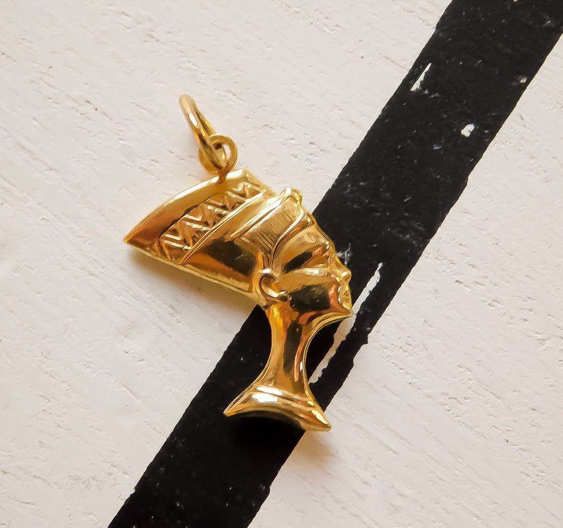 Vintage Nefertiti Charm In 14K Yellow Gold